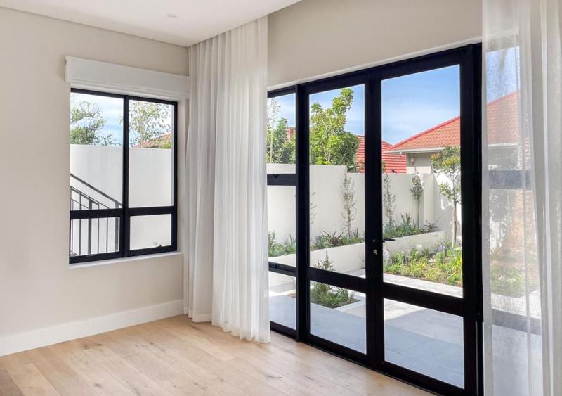 4 Bedroom Property for Sale in Oranjezicht Western Cape